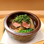 Akasaka Kikunoi - ⚫強肴「牛肉花山椒鍋　筍　うるい　蕨　黄身だれ」