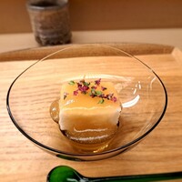 赤坂 菊乃井 - ⚫猪口「長芋羹　山葵餡　花穂紫蘇」　