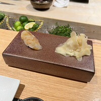 完全個室鮨和食かなうS - お寿司は一貫一貫、味もついた上で提供されます。