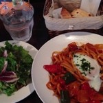 スパッツァ - スパッツァの原点！神保町本店スパ蔵のナポリタン、半熟卵のせ　1,050円