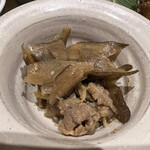 Saketottari - ★小鉢（ごぼうと牛肉の煮物）胡麻油の香がすごくいい