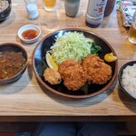 とんかつ専門店 とんくん - ヒレかつ定食（4個）＋カキフライ