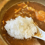 角丸 - 味噌煮込みうどんの〆にご飯を投入！塩味が丁度良いから完飲出来ちゃう！あぁ、たまらん！