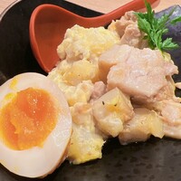 和食 いぶり別邸 有楽町店 - 黒豚角煮のポテサラ　700円