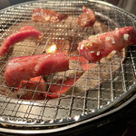 七輪さく - 焼かれる牛さくカルビ！