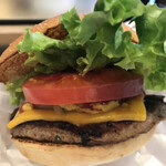 フレッシュネスバーガー - クラシックチーズバーガーのアップ