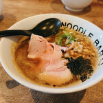 NOODLE BAR 9 - 魚介ヌードル。レアチャーシュー