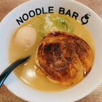 NOODLE BAR 9 - 濃厚塩ヌードル。バラチャーシュー。味玉トッピング