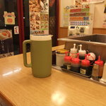 松屋 - カウンター中心の店内