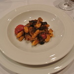 ヴィーノ・デッラ・パーチェ - チカティエッリ　トマト　ナス　アーモンドで