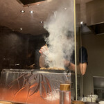 薪炭まだら - 丁寧に串料理を焼いているのを見るのが楽しい