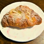 Croissant Kanade - オザマン（アーモンド＆クリーム