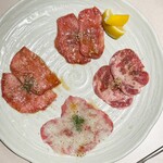 焼肉・ホルモンこそっと - 牛タン盛り合わせ