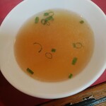 梁山泊 - 天津飯に付いてくるスープ