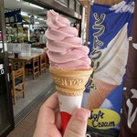 花山亭 - さくらソフトクリーム、350円