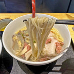 超純水採麺 天国屋 - 桜のエキスを練り込んだ自家製中細麺