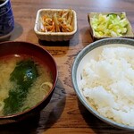 とんかつ　けやき - ライス・味噌汁アップ