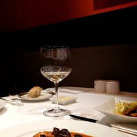 メゾン ポール・ボキューズ - "川俣シャモ"　胸肉のロースト、モリーユ茸のジューソース　　
                      そのモモ肉のコンフィーとオレンジのサラダ