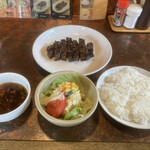 ピーピングトム - ステーキ200g、ポテトサラダ、ライス中