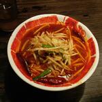 朱〇麺 ５辛 (税込)950円 (2023.05.13)