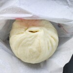 パオパオ - 料理写真:和豚もち豚肉まん