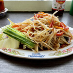タイ国料理 ゲウチャイ - ソムタムプーパラ、東北タイの蟹と塩辛入り。辛くて茶色