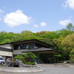 深大寺 水神苑 - 武蔵野の緑に囲まれた落ち着いたお店です。