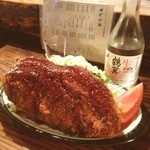 とくべえ駅前店 - 長野の類さん的名店とくべえで飲んでます。名物巨大コロッケ参上(^○^)