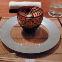 祇園 さゝ木 - 二品目
                先付
                器の底から
                ・茄子
                ・白芋茎
                ・蒸しアワビのブツ切り
                ・ウニのソース
                