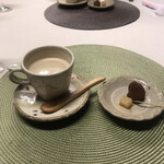 ラトリエ あべ - 食後のコーヒーと苺のパウダーチョコ包み、文旦の砂糖煮？