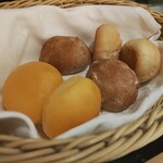 箱根ハイランドホテル　ラ・フォーレ - 「パン」 ・人参、米粉、クルミといちじくの3種類。