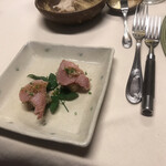 ラトリエ あべ - 鰹をハムの製法で調理したバルサミコ酢のお寿司