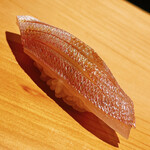 こま田 - 佐島の春子鯛。脱水と塩入れが完璧。この味わいが超一流の証