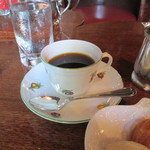 横浜うかい亭 - 倒産したジノリで頂く珈琲