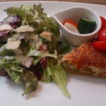 フエ° - サラダとキッシュと・・・ピクルス