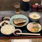 Udon Endou - 煮魚定食　お造り付き