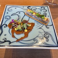 Restaurant Honjin - アミューズ（ほうろくチュイル、イサムポーク、白魚）