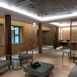 土湯別邸 里の湯 - ラウンジからフロントを写した景色