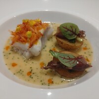 ラ ターブル ドゥ ジョエル・ロブション - ふっくら蒸しあげた鰈と桜海老　柚子胡椒を効かせたブールブランソースで