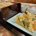 Nihonshu To Teuchi Soba Rikyouan - 海老と季節やさいの天もり蕎麦1,400円