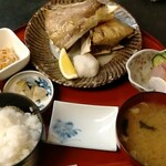 清久仁 - マグロあご塩焼き定食1500円