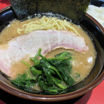 横浜ラーメン 真砂家 - ラーメン(並)850円 ライス100円