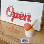 HOLIDAY ICE CREAM STORE - 