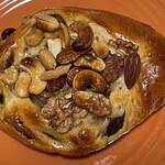 レバンマルイ1番館 - 木の実パン