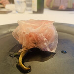 ウシマル - ① 富里産ダイヤモンドポークの自家製生ハム、アンティチョークのフリットしてからの炭火焼き