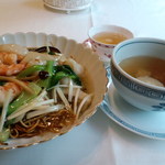 海鮮名菜　香宮 - 海鮮やきそば・薬膳蒸しスープ(ランチセットより)