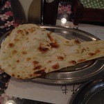 スリーヤ マンダル - お替わりのナン