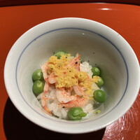 京都和久傳 - 桜海老　おこわ蒸し　彩が綺麗で最初の一品目から期待させるものでした
