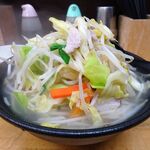 タンメンしゃきしゃき - タンメン（大盛）900円、野菜増し、ライス（無料）