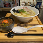 雲呑麺のお店 たゆたふ - 